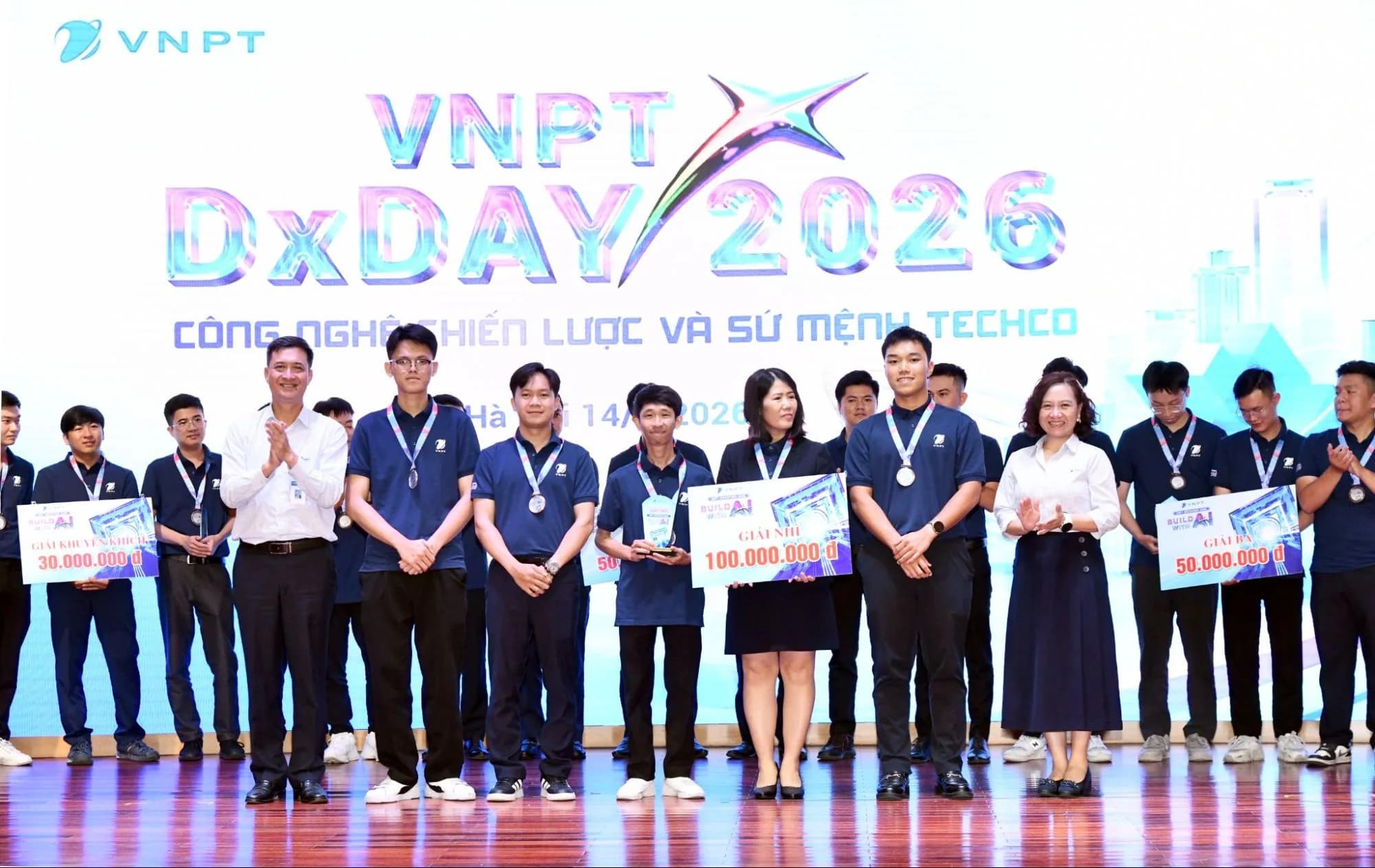 Đại diện các đội thi VNPT-IT được vinh danh tại VNPT Hackathon 2026