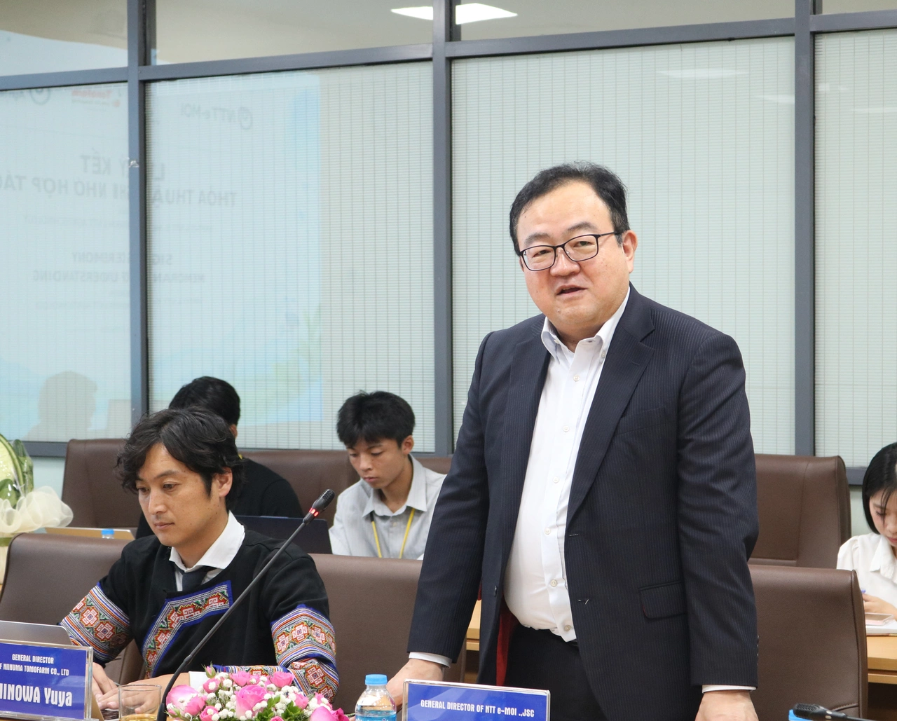 Tổng Giám đốc NTT e-MOI WATANABE Akira phát biểu tại lễ ký kết