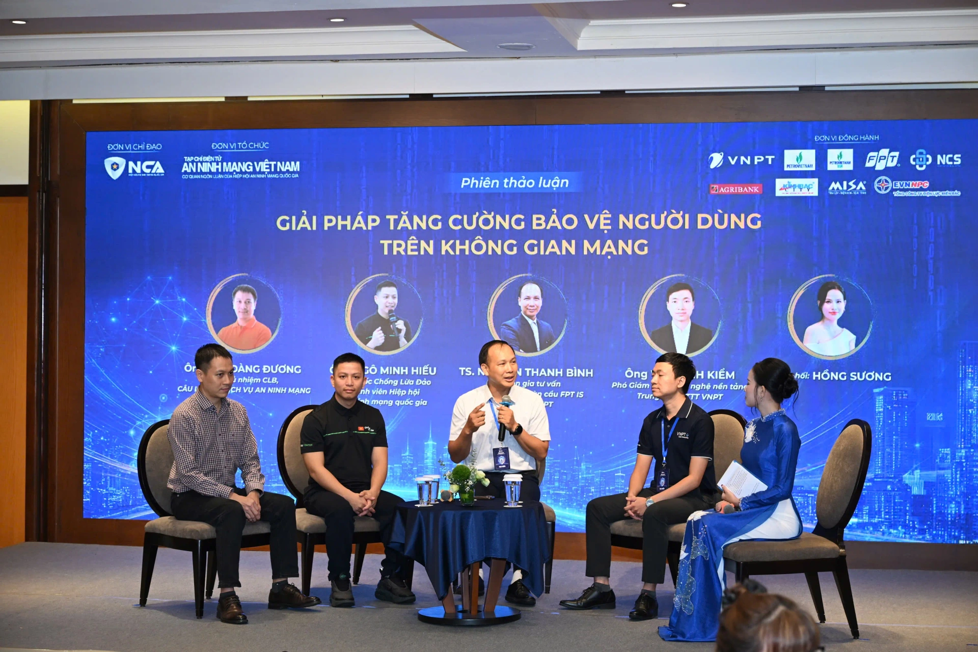 Phiên thảo luận về giải pháp bảo vệ người dùng trên không gian mạng