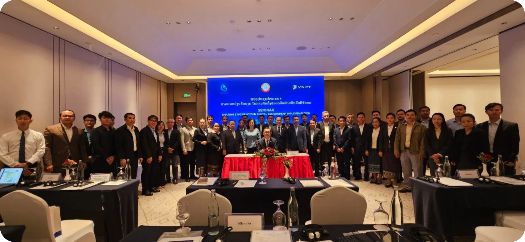 Đại biểu Việt Nam và Lào tại hội thảo chia sẻ kinh nghiệm xây dựng Chính phủ số