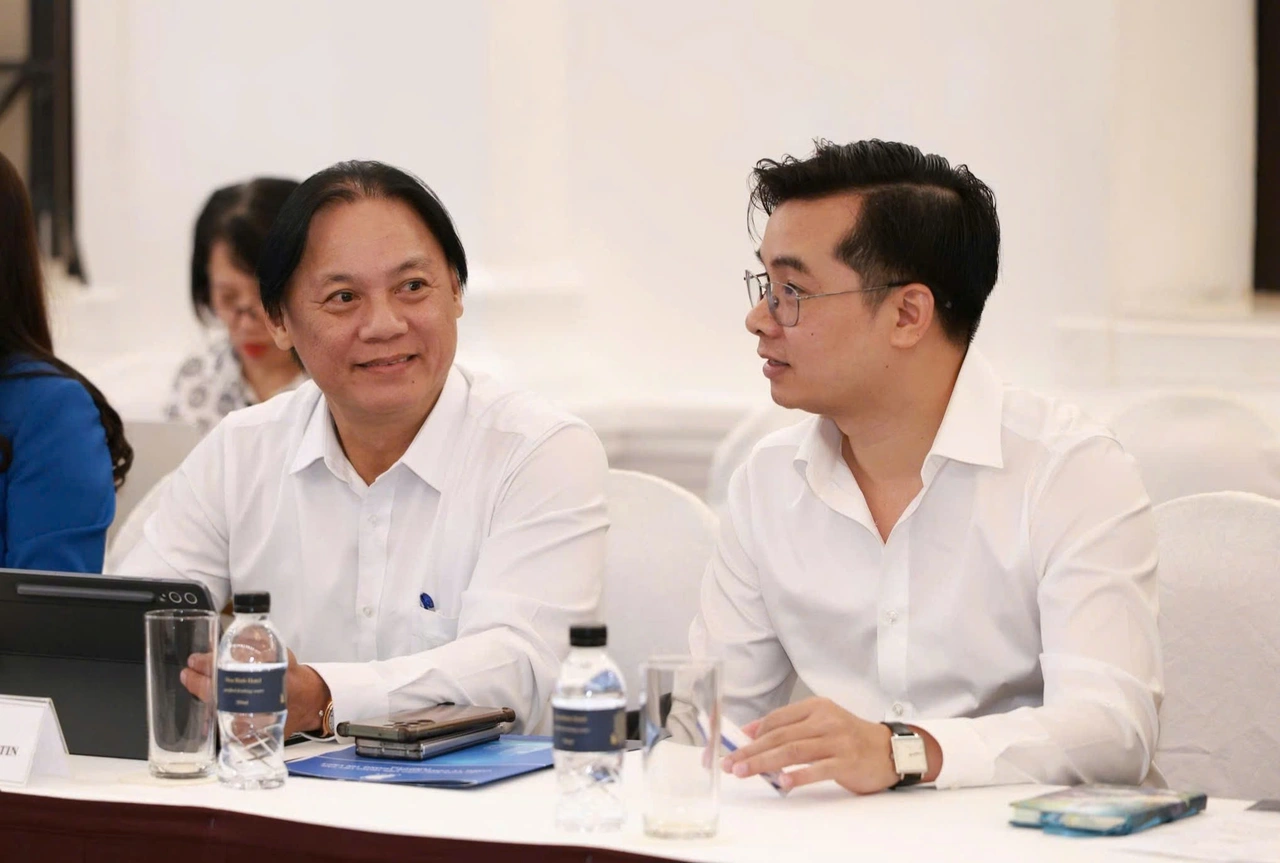 Các đại biểu trao đổi tại tọa đàm