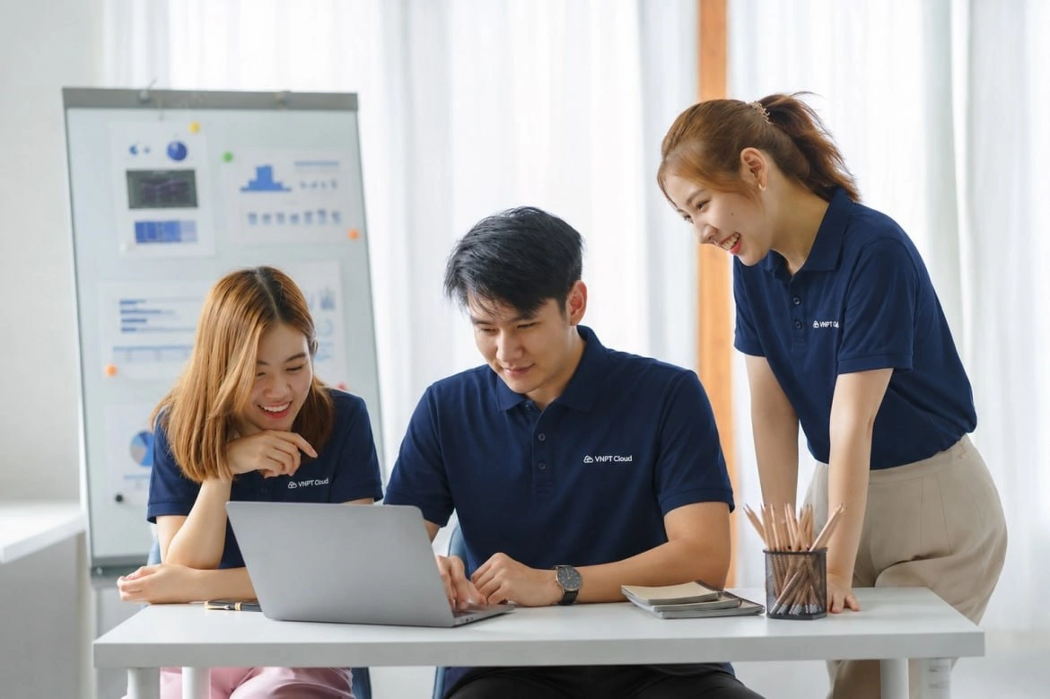 Đội ngũ VNPT Cloud cùng trao đổi giải pháp điện toán đám mây cho khách hàng