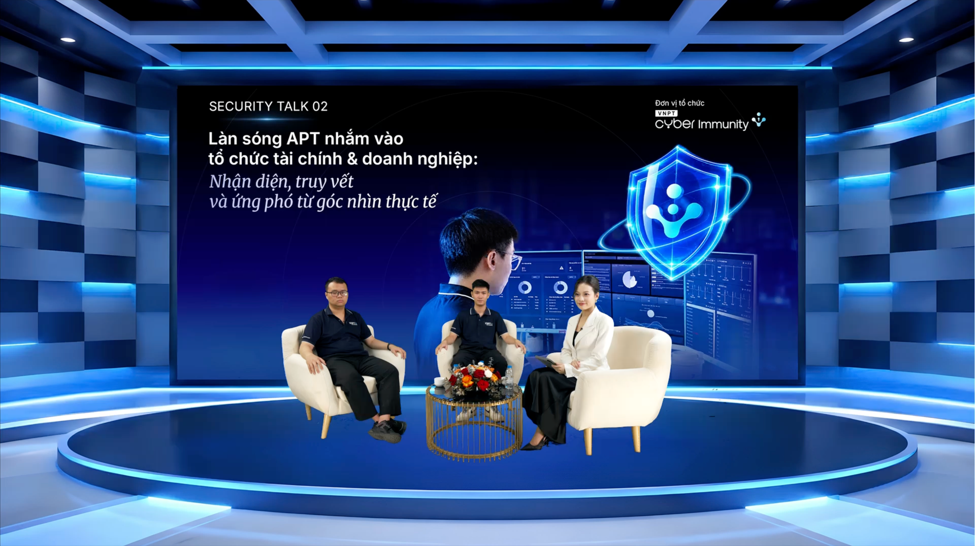 Các chuyên gia và MC tham gia phiên thảo luận tại webinar Security Talk 02 về nhận diện, truy vết và ứng phó các chiến dịch tấn công có chủ đích.