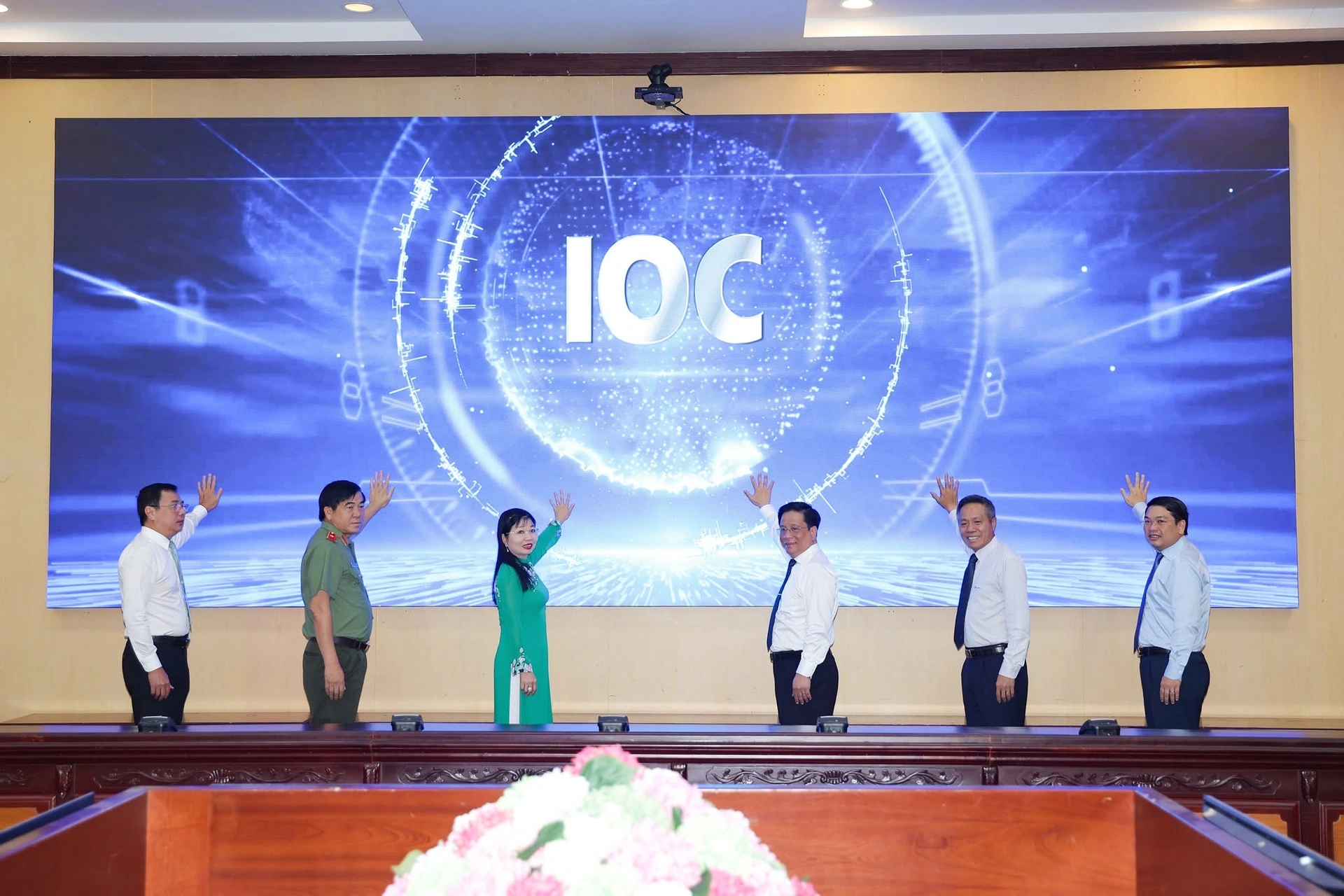 Delegates take part in the launch ceremony for An Giang Province’s Intelligent Operations Center.