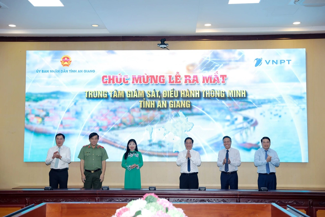 The launch of An Giang Province’s Intelligent Monitoring and Operations Center.